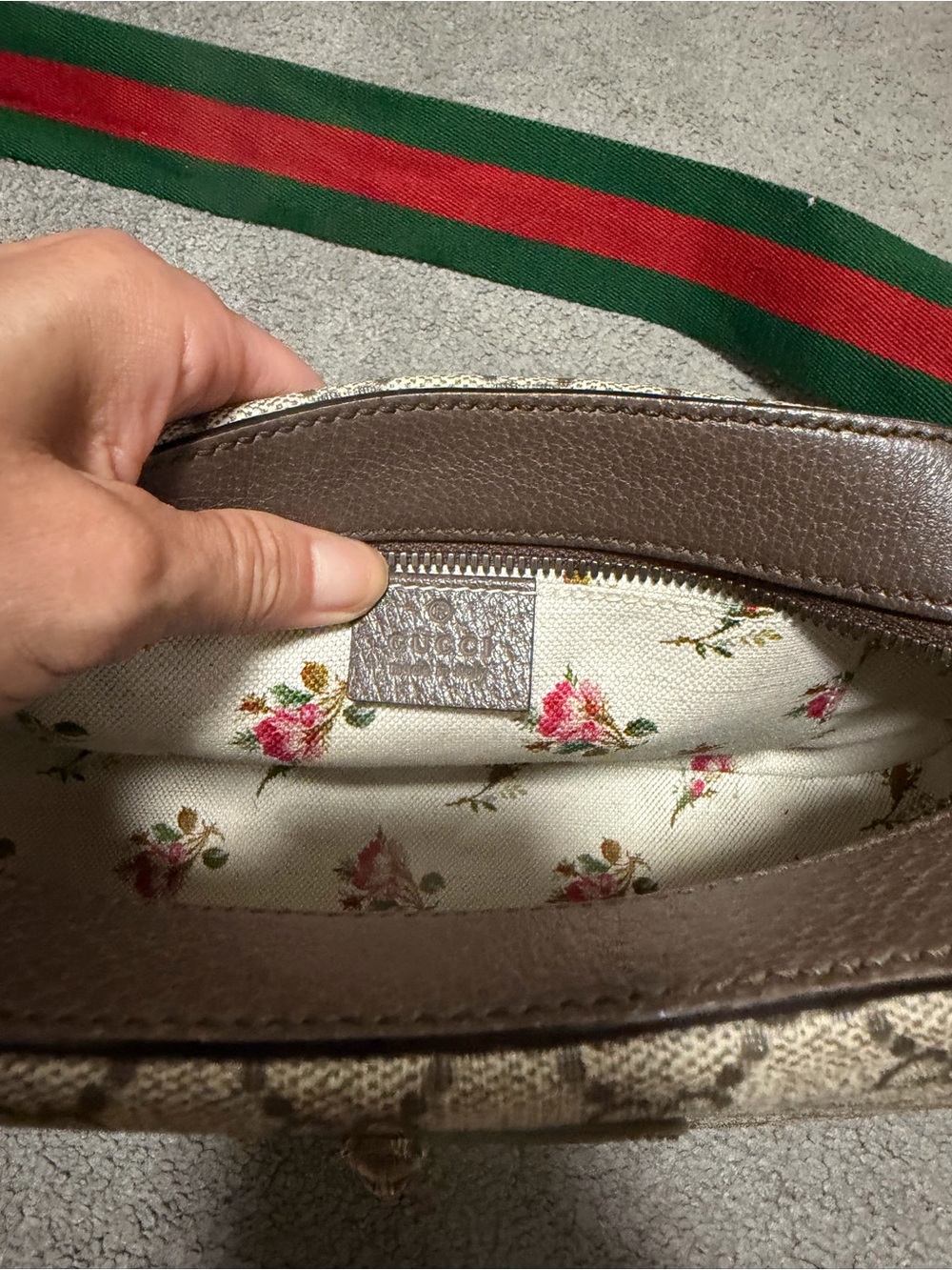 Gucci GG Supreme Canvas Crossbody with Green-Red Web Stripe - Picture 4 of 10